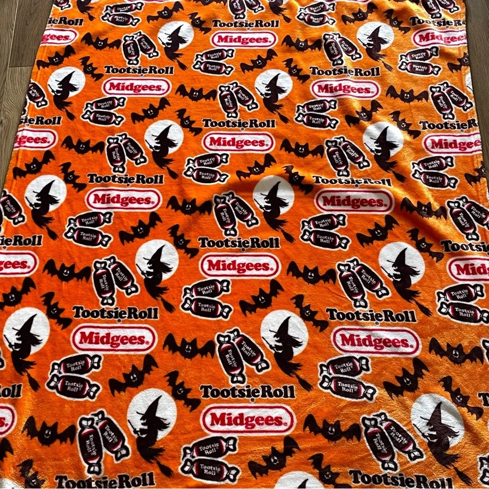 Halloween Tootsie Roll Witch Throw Blanket‎ 48x56